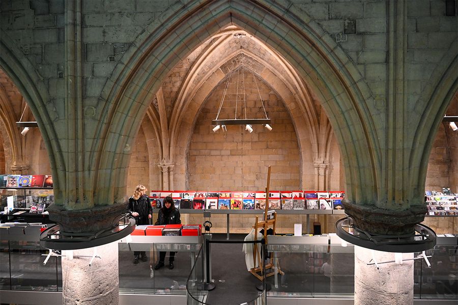 Boekhandel Dominicanen in Maastricht, a bookshop inside a 700-year-old Gothic church with high bookshelves and stone vaults, a unique literary destination with Photobox.